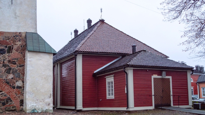 Pikkukirkko kuvattuna kirkon ovelta päin marraskuussa.