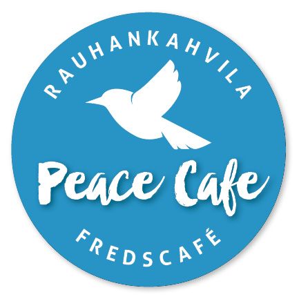 Kuvassa kyyhkynen ja tekstit Rauhankahvila Peace Cafe Fredscafé