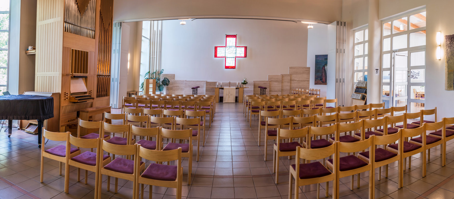 Gammelbackan seurakuntakeskuksen kirkkosali Gammelbackan seurakuntakeskuksen kirkkosali